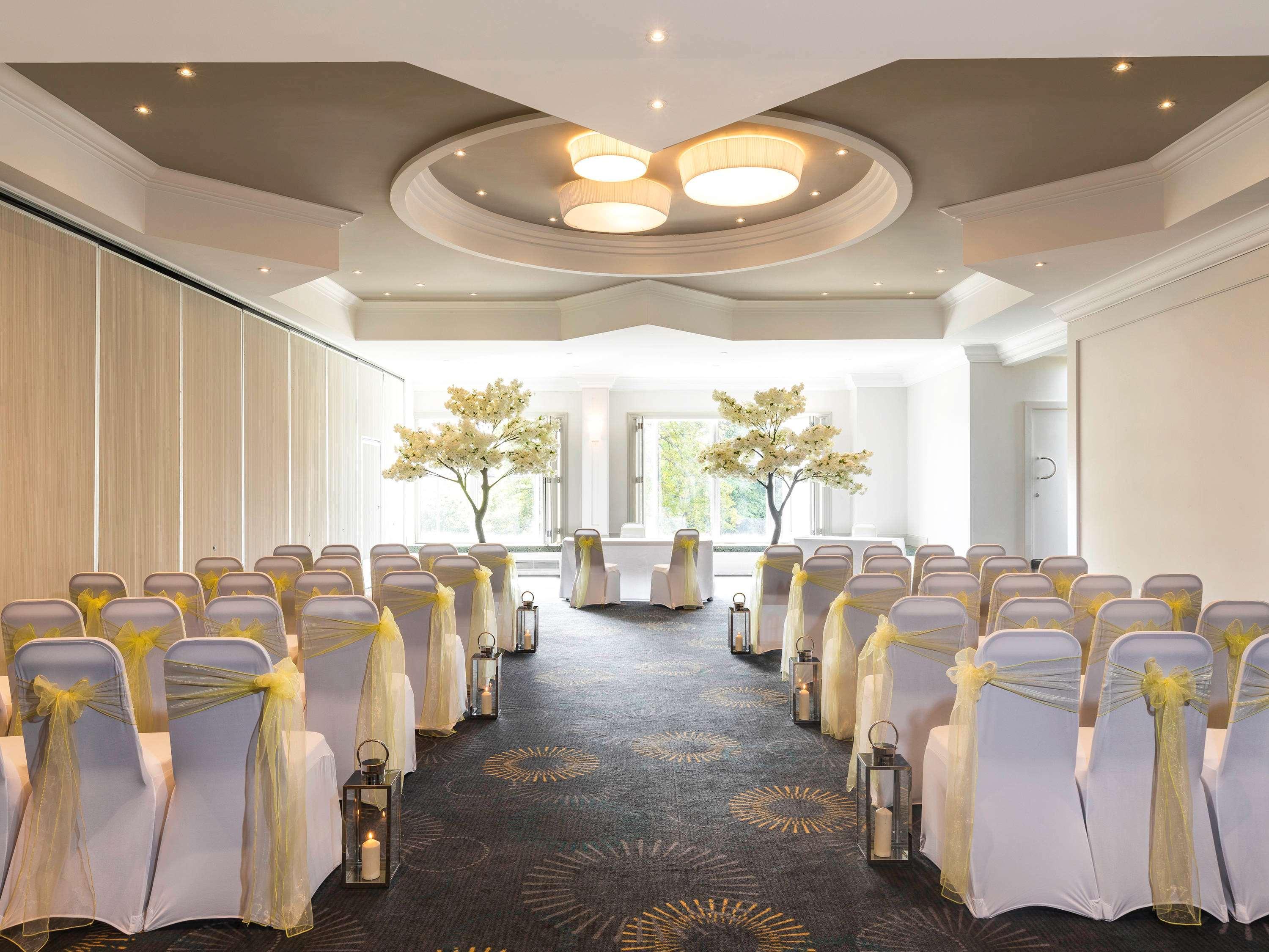 Mercure Bedford Centre Hotel Exterior photo